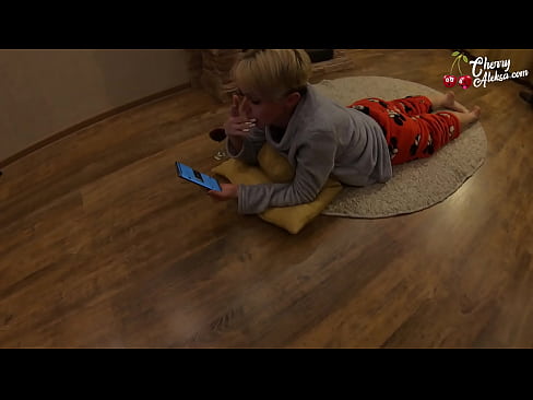 ❤️ Mahaukaciyar Blonde Tsotsar Katon Dick Tsotsarwa da Boyewa Akansa - Jima'in Dubu ❤ Ingantacciyar iskanci ﹏